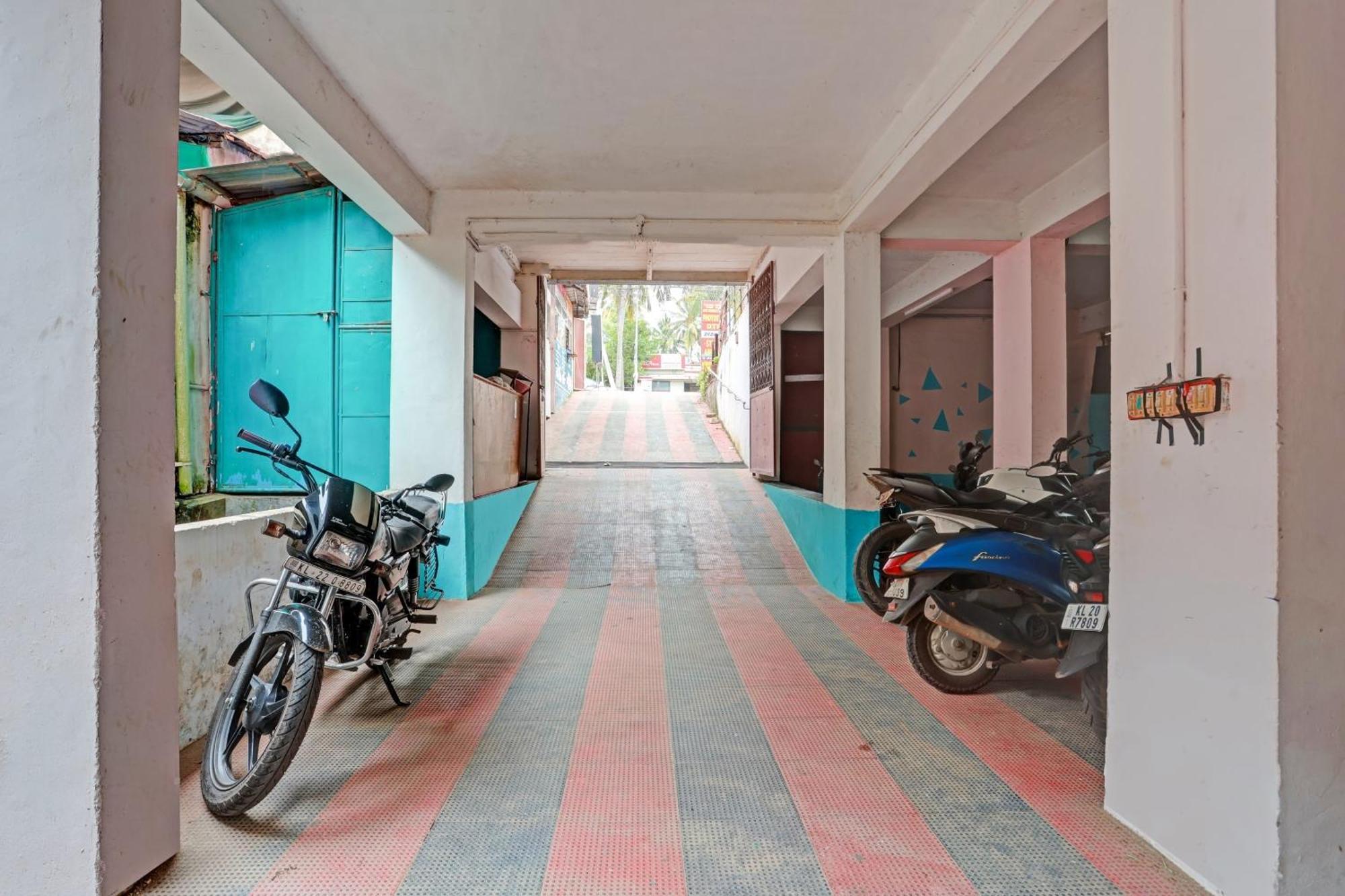 Spot On The New View Regency Hotel Thiruvananthapuram Exterior foto