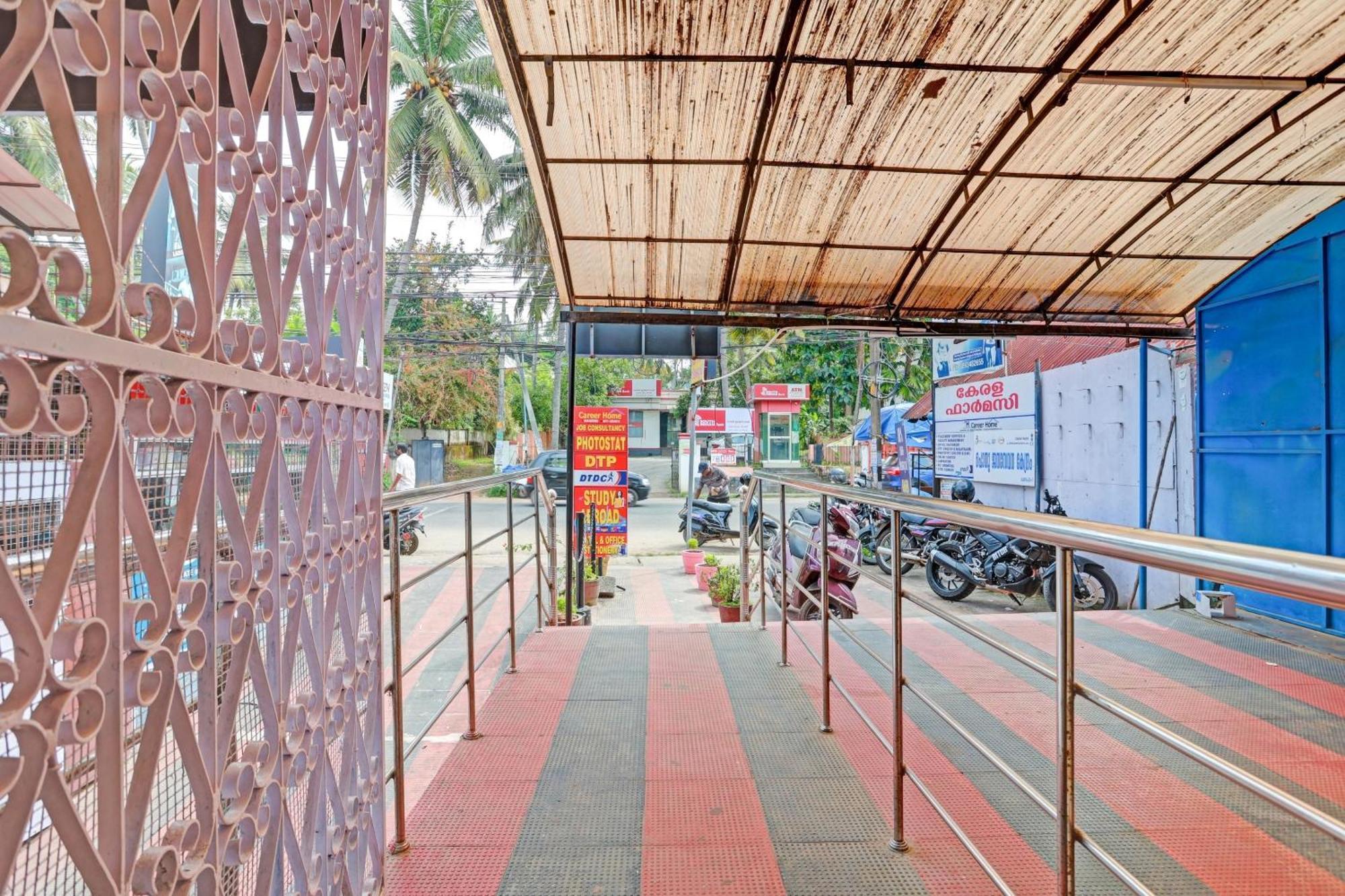 Spot On The New View Regency Hotel Thiruvananthapuram Exterior foto